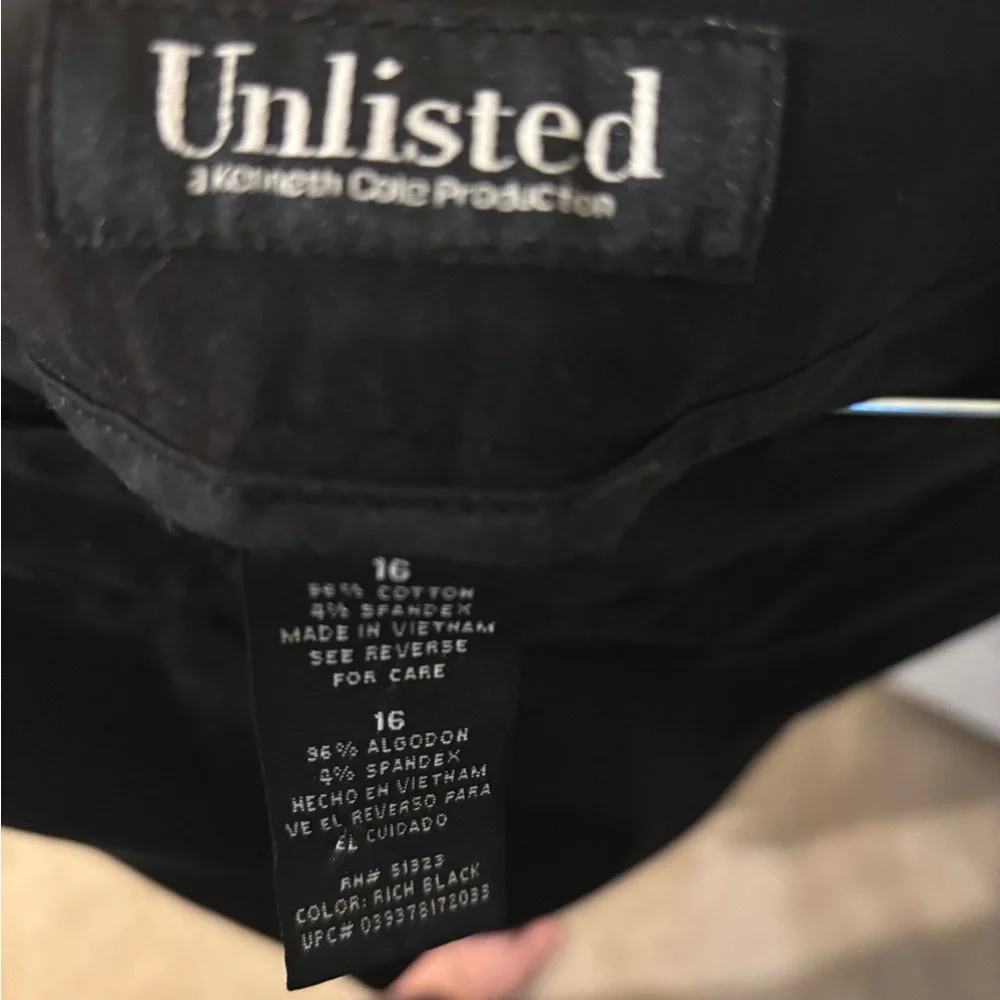 Unlisted by Kenneth Cole Black Cropped Pants Size 16